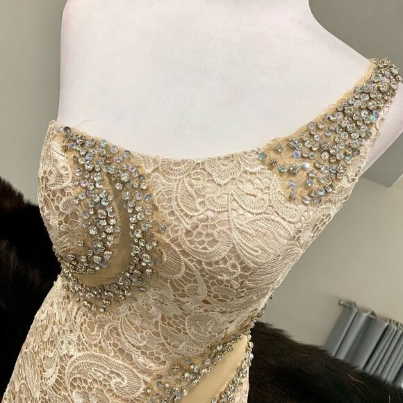 New Gorgeous Floral Lace With Beaded One Shoulder Gown - Picture 6 of 14